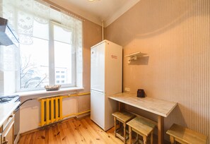 Apartment, 1 Bedroom | Private kitchen | Full-size fridge, microwave, oven, stovetop