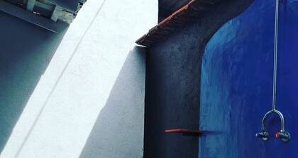 Vieux bungalow rénové avec des intérieurs super confortables