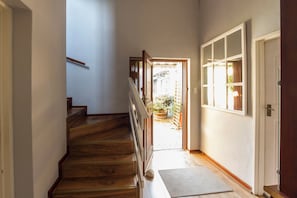 Quầy tiếp tân