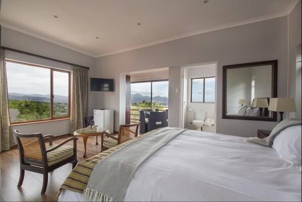 Room (with view) | Individually decorated, individually furnished, laptop workspace - @ Abelia Guest House (Cape Town)