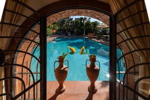 Desk, free cots/infant beds, free WiFi, bed sheets - Villa Amalia Resort (Cava de' Tirreni)