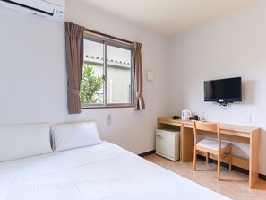 Standard Double Room | Desk, free WiFi, bed sheets