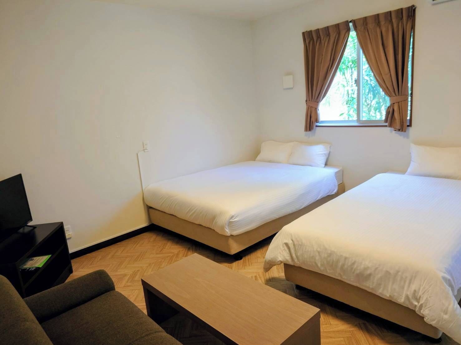 Desk, free WiFi, bed sheets