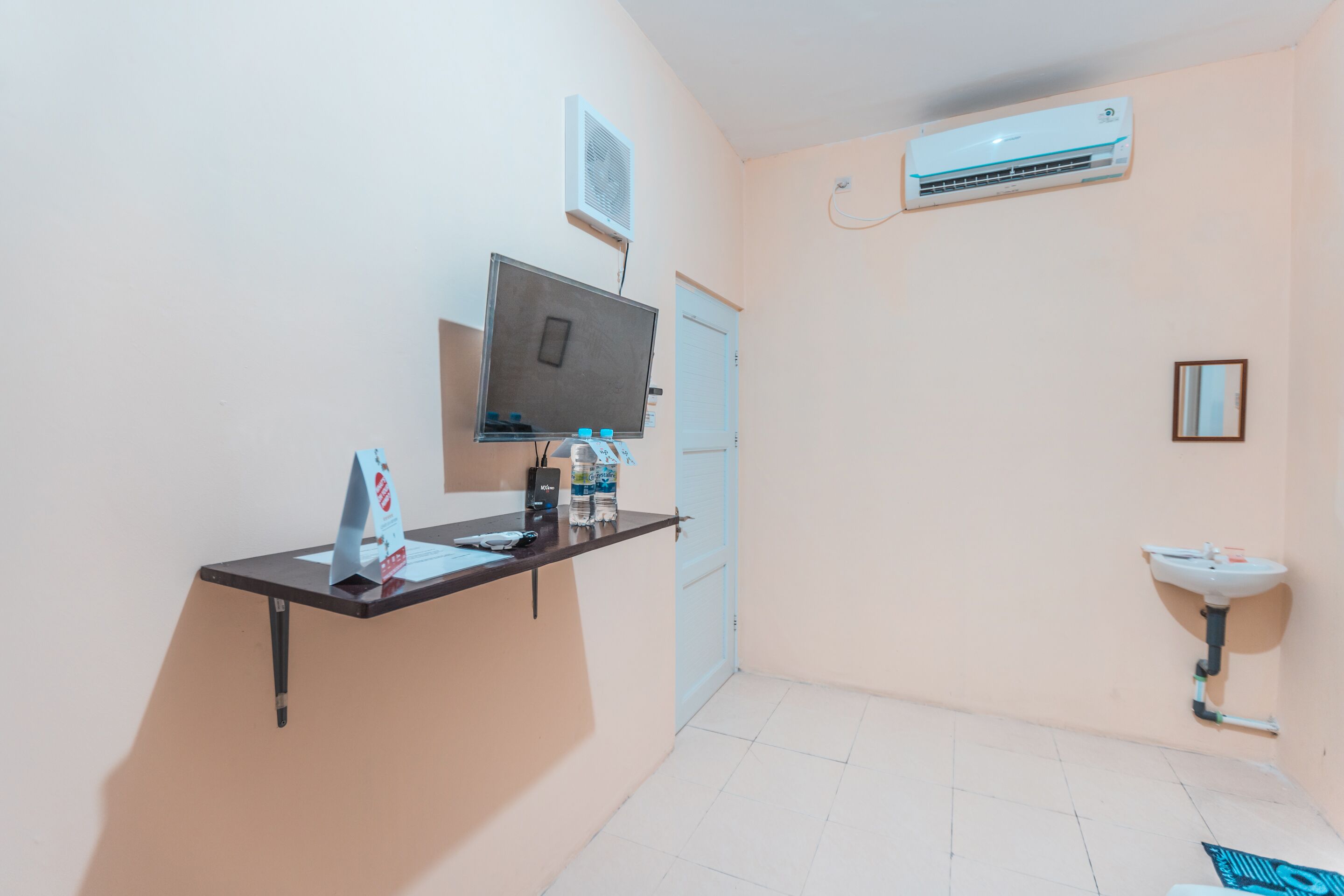 Kamar Double Deluks | Televisi