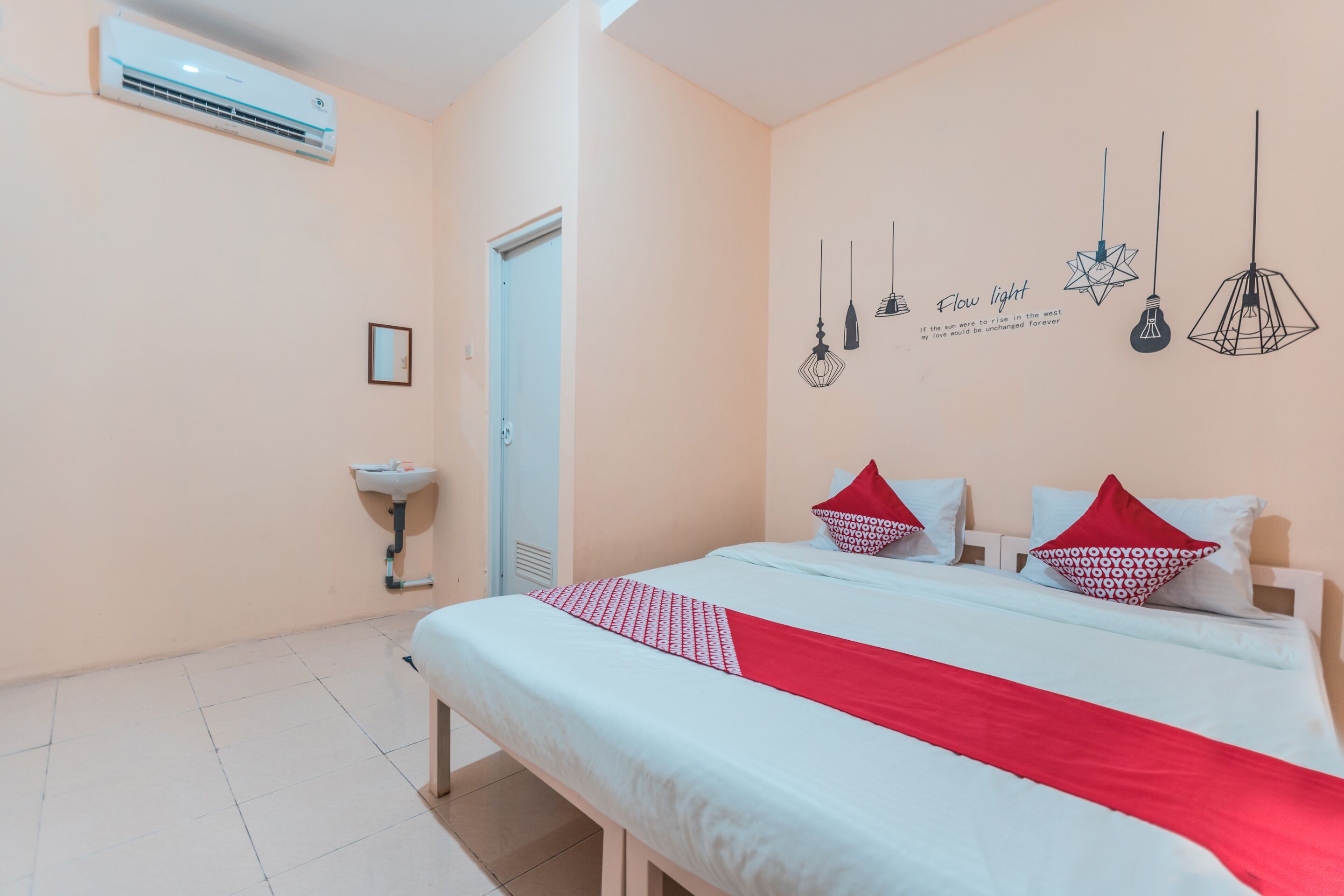 مكتب وواي فاي مجانًا وملاءات أسرّة