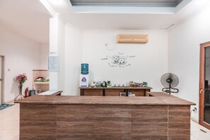 Lobby - Hotel O Eden Guest House (Depok)