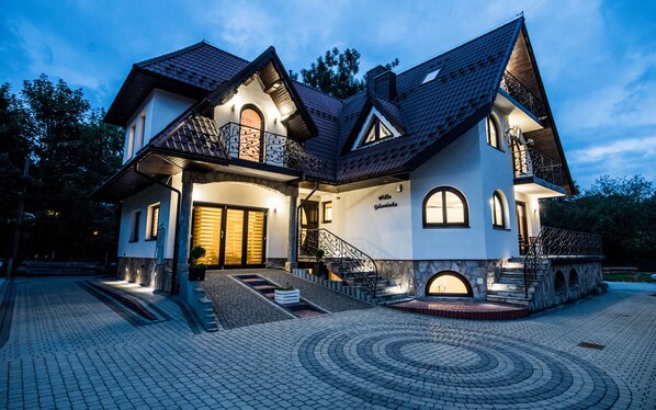 Front of property - Willa Galantowka (Zakopane)