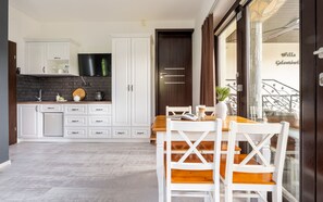 Double Room | Living area | 32-inch plasma TV with digital channels, TV - Willa Galantowka (Zakopane)