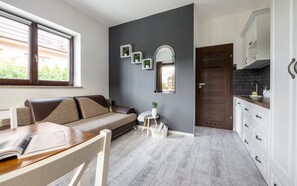 Dobbeltrom | Oppholdsområde | En 32-tommers plasma-TV med digitale kanaler samt TV