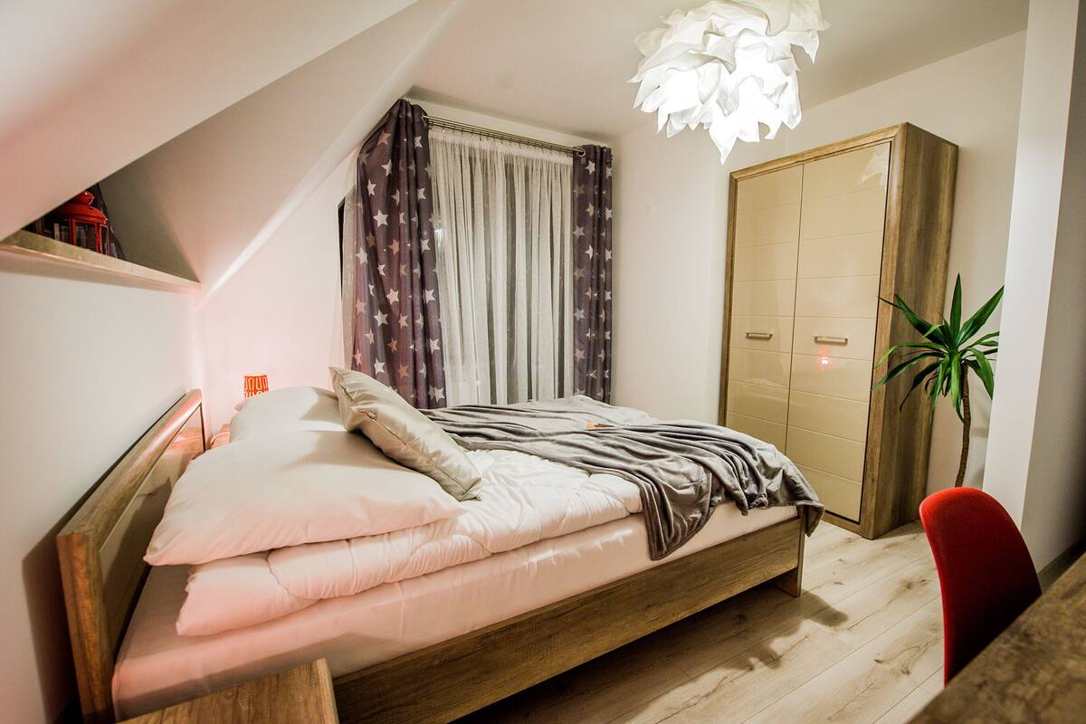 Deluxe Apartment | WiFi (free), individually decorated, individually furnished, bed sheets