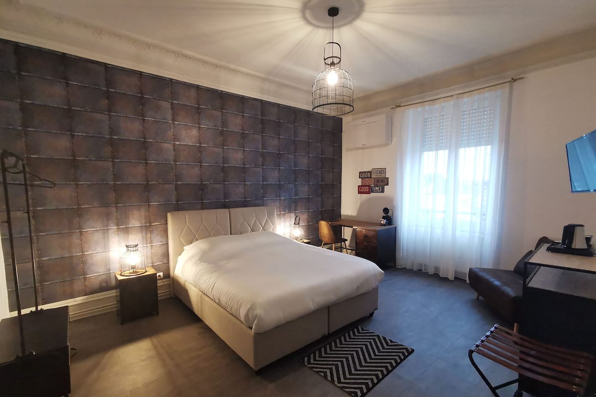 Hipster Suite (8) | 1 bedroom, premium bedding, in-room safe, individually decorated