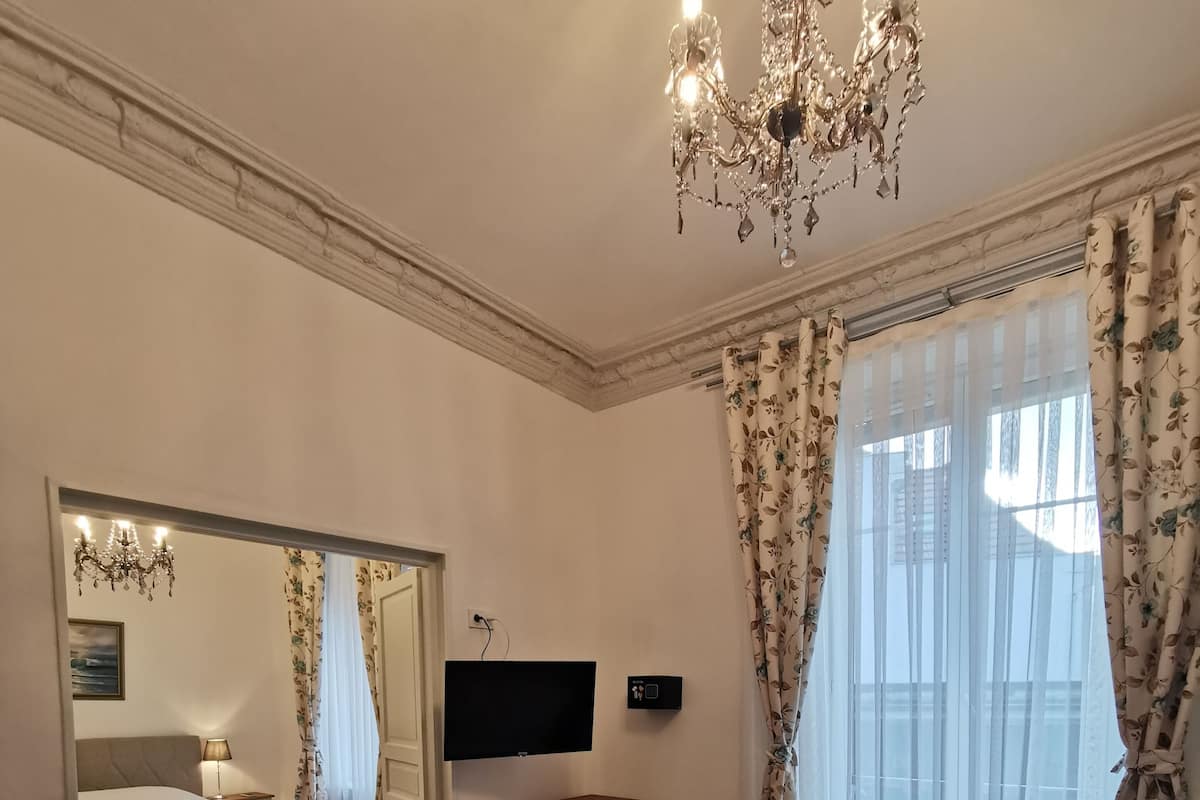 Classic Suite (3) | 1 bedroom, premium bedding, in-room safe, individually decorated