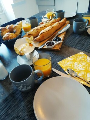 Free daily continental breakfast 