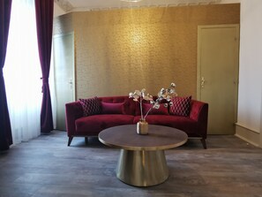 Classic-Suite (4) | Executive-Lounge
