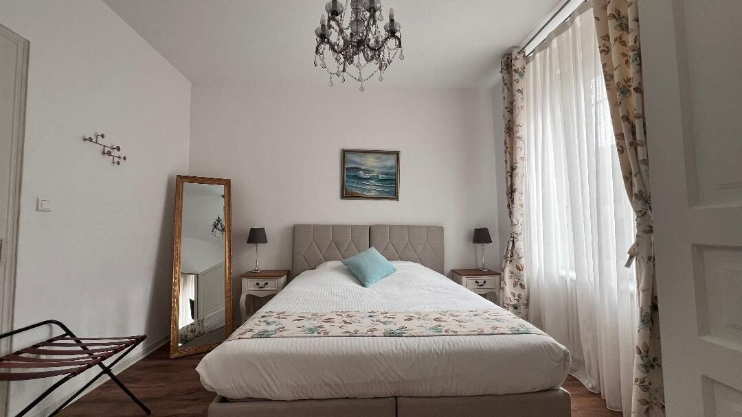 Suite – deluxe (3) | Sengetøy av topp kvalitet, safe på rommet og individuelt dekorert