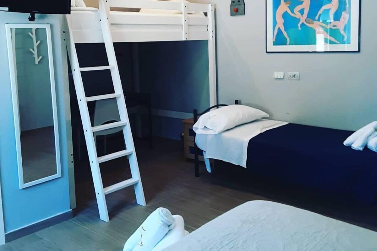 Comfort Room, Ensuite (6 Adults) | In-room safe, blackout drapes, WiFi (free), bed sheets