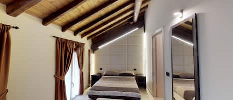 Escritorio, sistema de insonorización, wifi gratis y ropa de cama