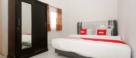 Escritorio, wifi gratis y ropa de cama