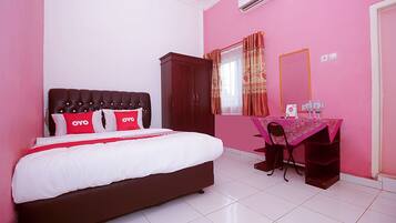 Standard Double Room | Desk, free WiFi, bed sheets