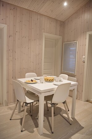 Villa | In-room dining