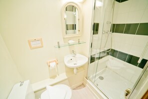 Shower, free toiletries, hair dryer, towels - Vert Lodge Chamonix (Chamonix-Mont-Blanc)