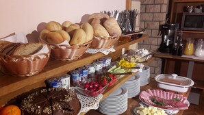 A buffet with various food items including bread, fruits, and desserts. - Willa Iskra (Zakopane)