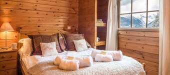 Traditional Chalet Noëlla in La Tania with 7 Bedrooms, Close to Center and Slopes