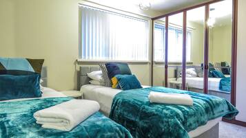 Business House, 4 Bedrooms | 4 bedrooms, individually decorated, individually furnished