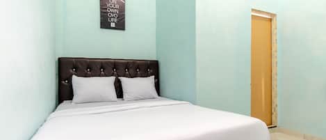 标准双人房 | 办公桌、隔音、免费 WiFi、床单