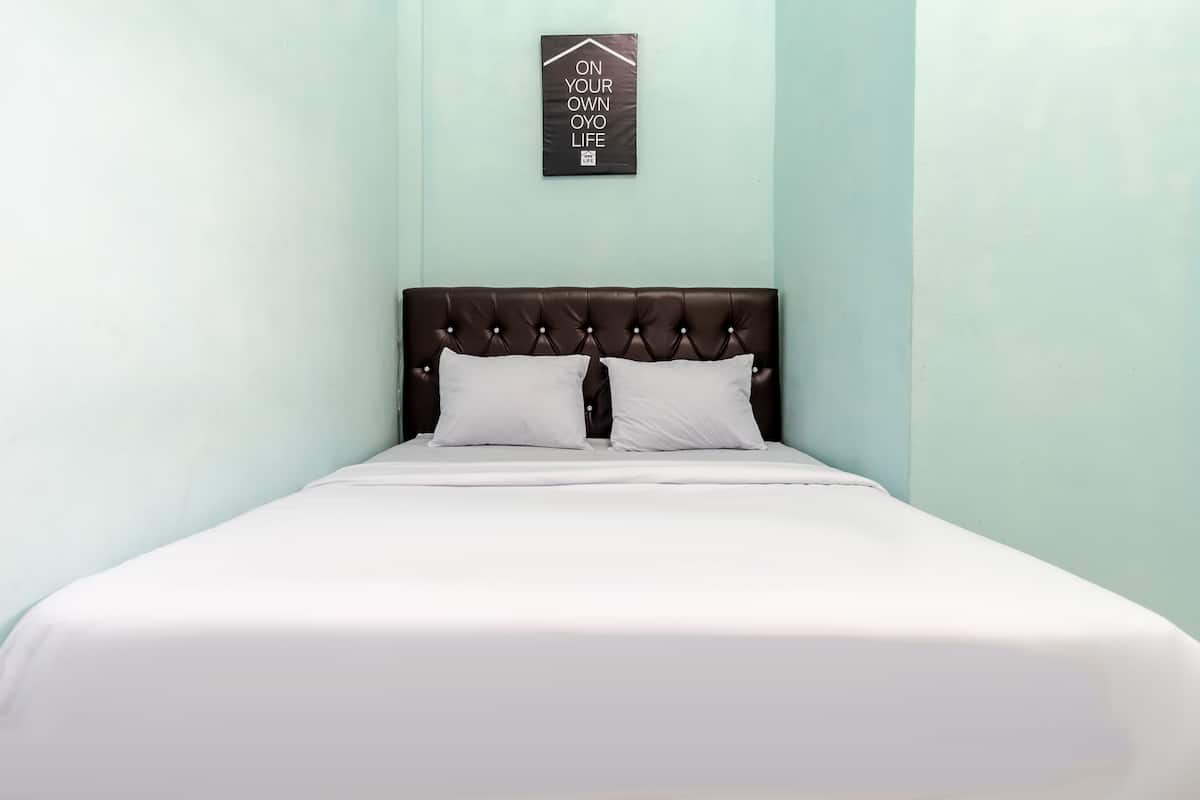 Standard Double Room | Desk, soundproofing, free WiFi, bed sheets