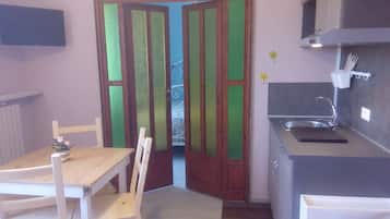 Junior Suite | Private kitchenette | Fridge, oven, stovetop, toaster