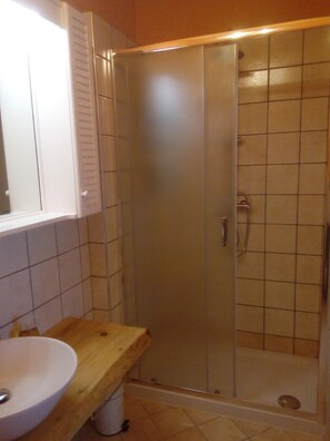 Douche, douche à « effet pluie », bidet