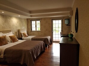 Deluxe Triple Room | Free WiFi, bed sheets - Quinta da Telheira (Vila Real)