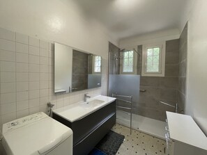 Bathroom - 4-bedroom villa in quiet area in Vieux-Boucau with private parking (Vieux-Boucau-les-Bains)