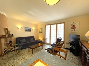 TV - 4-bedroom villa in quiet area in Vieux-Boucau with private parking (Vieux-Boucau-les-Bains)