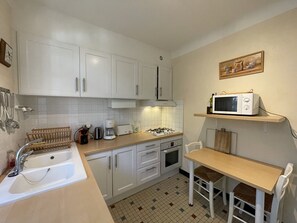 Réfrigérateur, micro-ondes, four, lave-vaisselle