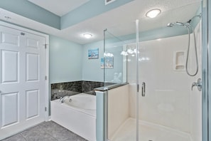 Ensemble douche/baignoire, serviettes fournies