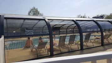 Indoor pool, pool loungers