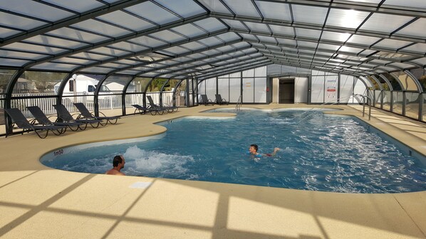 Indoor pool, sun loungers - Camping - Caravaning les Cerisiers Berck sur Mer (Verton)