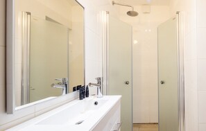 Unclassified image, 4 of 42, button - Stylish 3BR Apt w Balcony 5 min Walk from Beach (Tel Aviv)