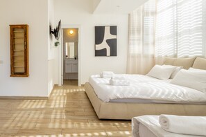 4 bedrooms, iron/ironing board