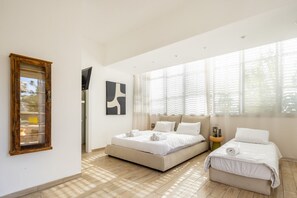 4 bedrooms, iron/ironing board