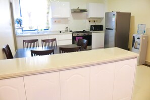 Family Apartment, 3 Bedrooms | Private kitchenette | Fridge, microwave, oven, stovetop - Crest Park Apartments (Nairobi)