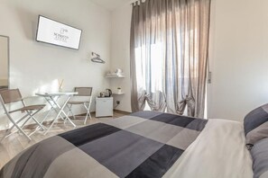 Ropa de cama de alta calidad, edredones de plumas, escritorio