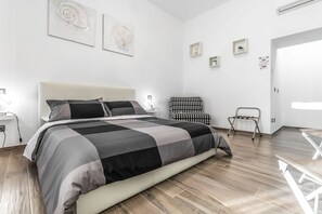Deluxe Room, Harbor View | Premium bedding, down comforters, desk, laptop workspace - Scirocco Rooms (Civitavecchia)