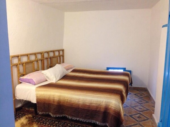 Chambre Double Standard | Lits bébé (gratuits), Wi-Fi gratuit, draps fournis