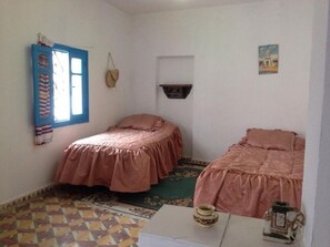 Quadruple Room | Free cribs/infant beds, free WiFi, bed sheets - Riad La Perla (Tetouan)