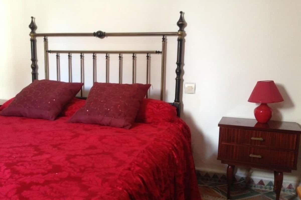 Standard Double Room | Cribs (free), WiFi (free), bed sheets