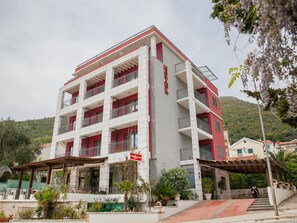 Exterior - Hotel Petrovac (Petrovac)
