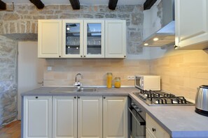 Fridge, microwave, oven, stovetop - Apartment 1814/21495 (Istria - Mrgani), 5000m from the beach (Mrgani)